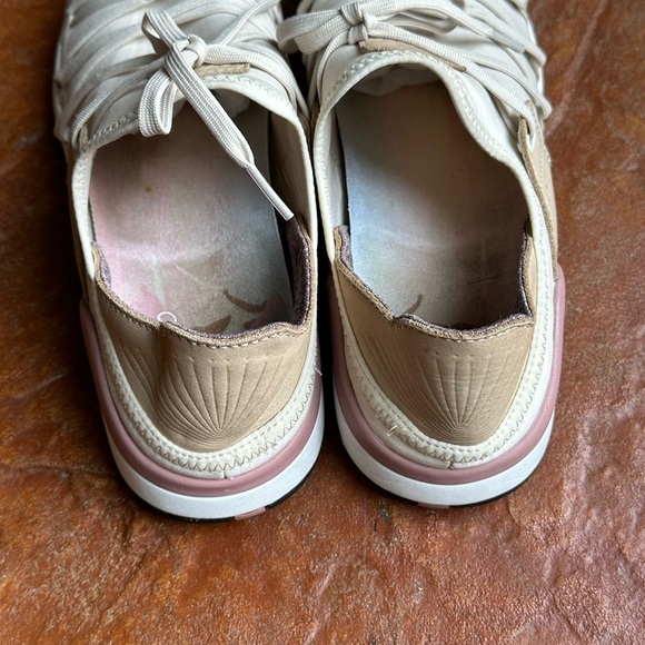 Olukai Casual Slip On Mikiluali Comfort Sneakers in Ivory/Tan/Rose Sz 9US - Picture 4 of 11